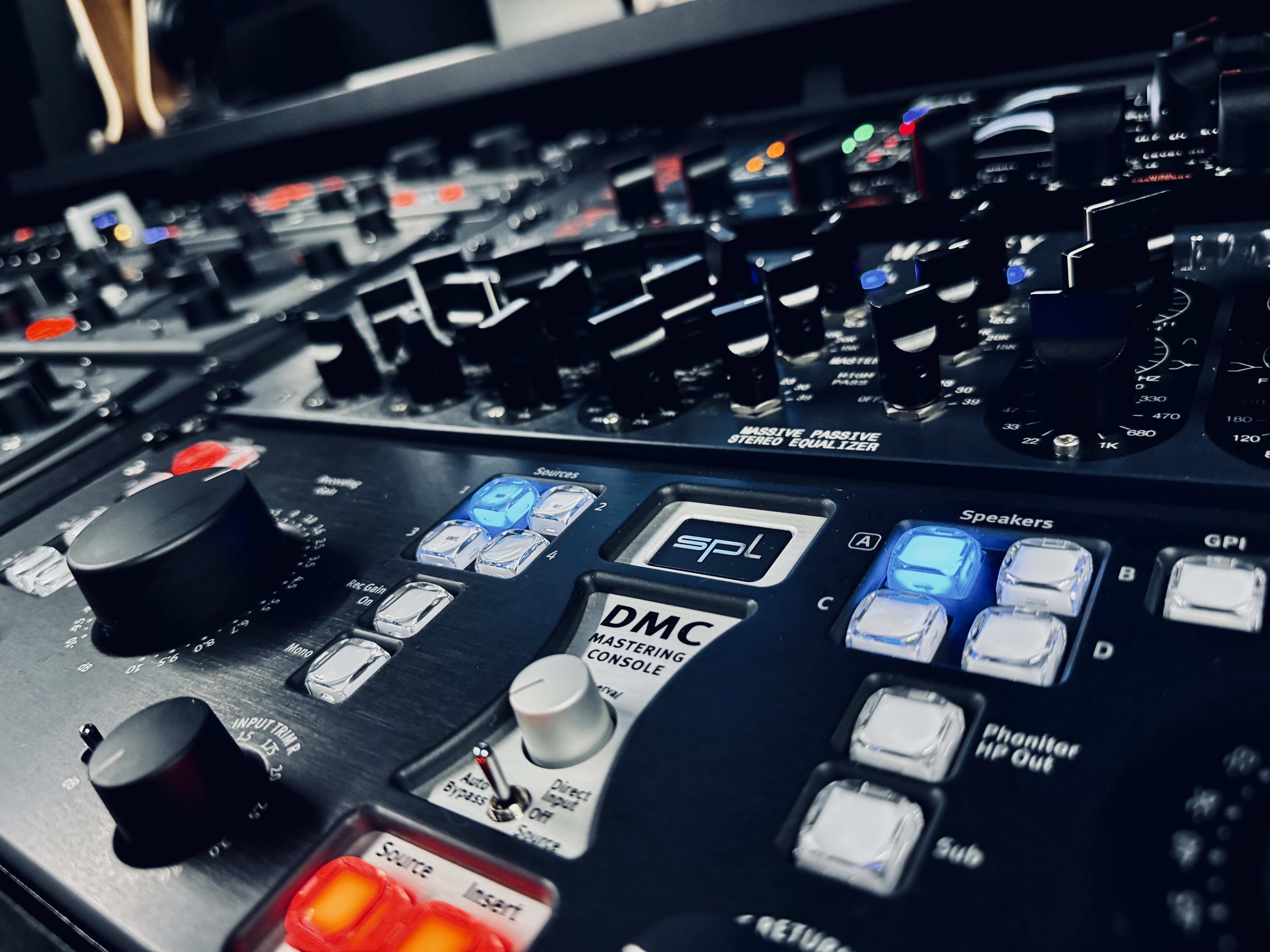 Analog mastering hardware in the Sontale Mastering studio