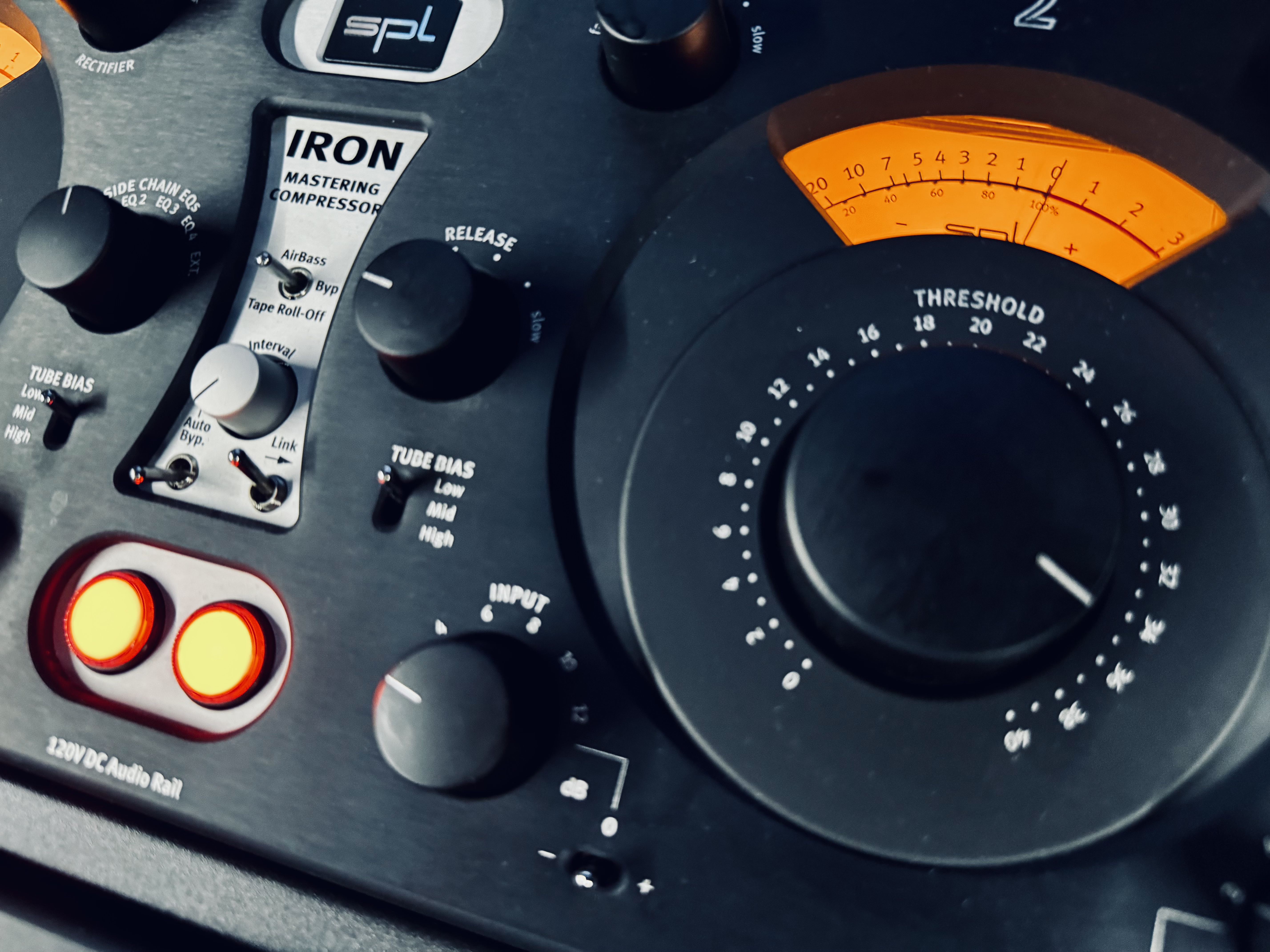 Analog mastering hardware in the Sontale Mastering studio